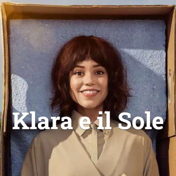 Jenna Ortega, Amy Adams e Mia Tharia nel poster del film Klara e il Sole diretto da Taika Waititi