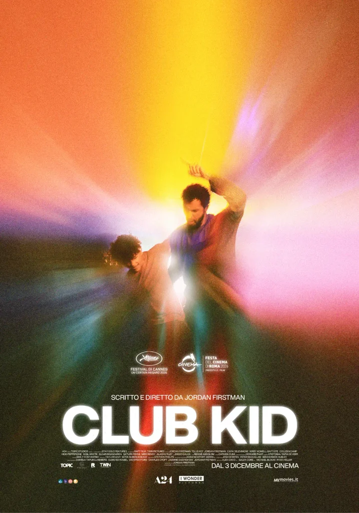 Locandina colorata del film Club Kid con due figure illuminate da raggi gialli, rosa e blu e il titolo bianco in basso con