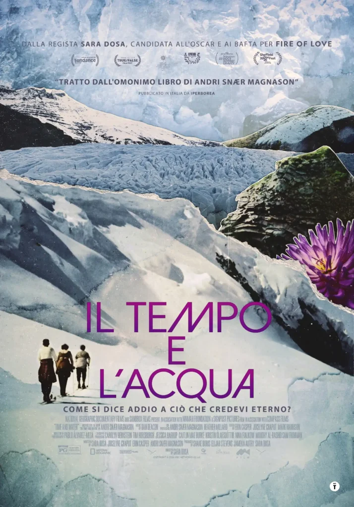 Locandina del documentario Il tempo e l'acqua con tre persone che camminano su un ghiacciaio e un fiore viola in primo piano