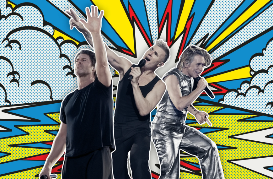 I Take That cantano sul palco durante il loro tour, con uno sfondo pop a fumetti colorato e dinamico