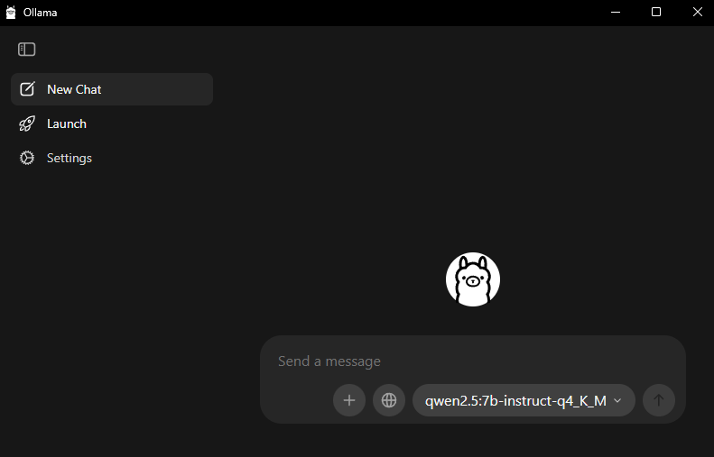 Interfaccia scura dell'app Ollama su Windows con menu New Chat, Launch, Settings e campo di input con modello qwen2.5:7b