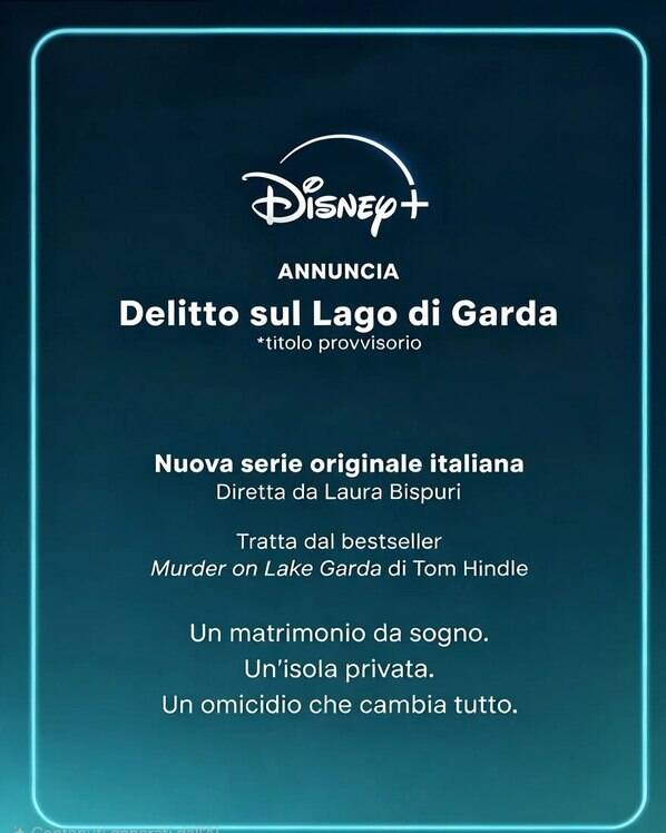 Grafica promozionale Disney+ con il titolo Delitto sul Lago di Garda, serie tratta dal bestseller di Tom Hindle