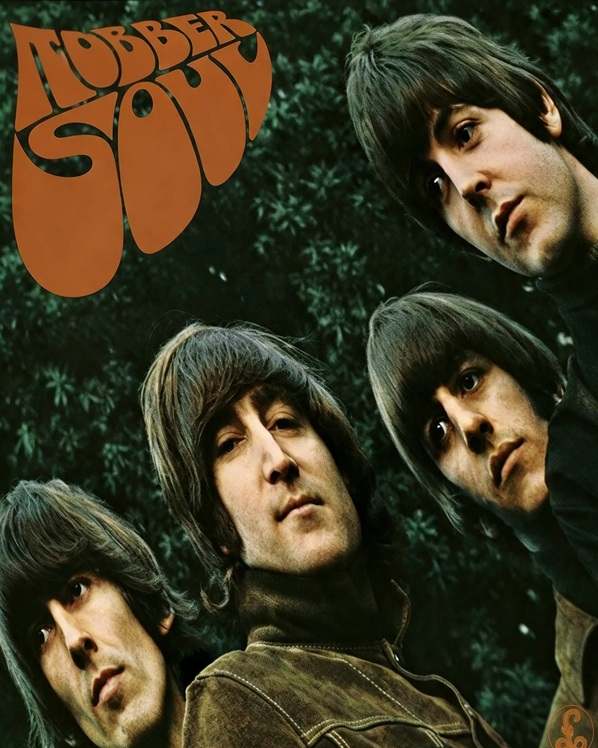 Copertina dell'album Rubber Soul dei Beatles con i quattro membri della band ritratti dal basso su uno sfondo di alberi