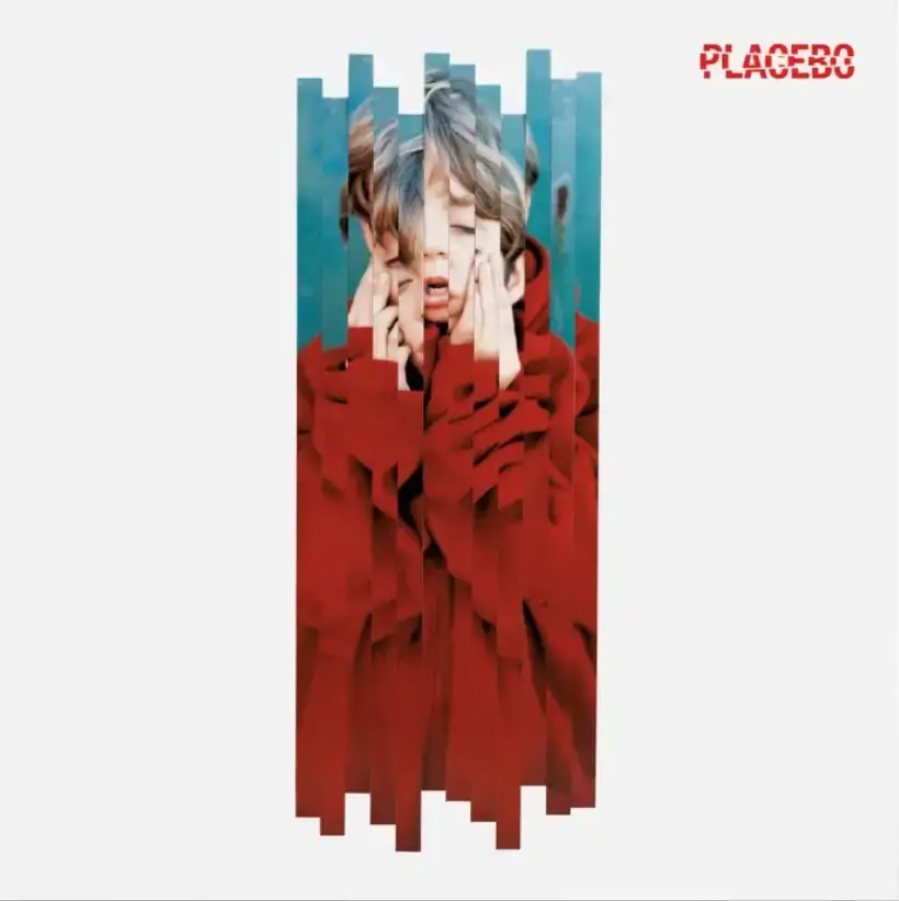 Copertina dell'album Placebo RE con il volto di un bambino in un maglione rosso, frammentato in strisce verticali su sfondo