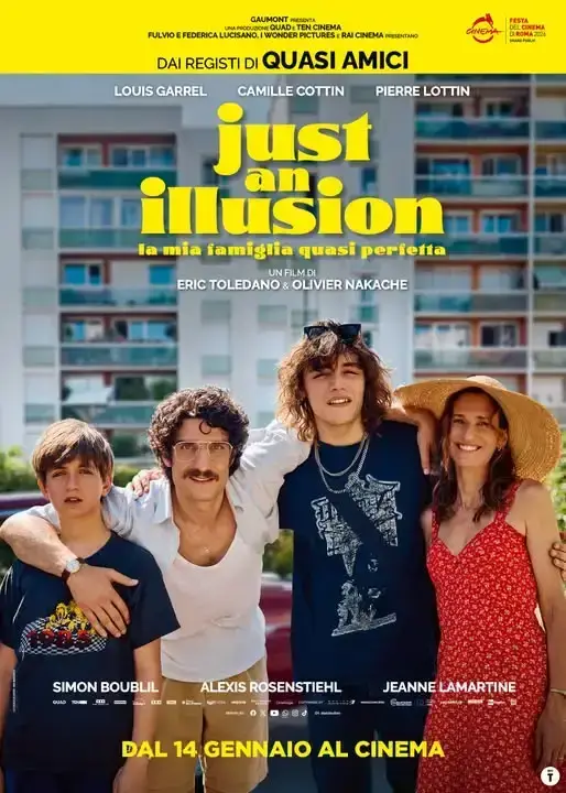 Poster con la famiglia in primo piano davanti a un palazzo colorato: Louis Garrel, Camille Cottin e altri protagonisti sotto