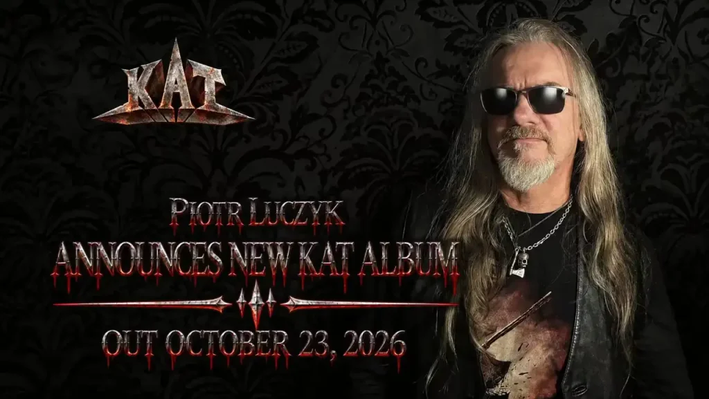 Piotr Luczyk con occhiali scuri e capelli lunghi a destra, a sinistra logo KAT e la scritta rossa ANNOUNCES NEW KAT ALBUM